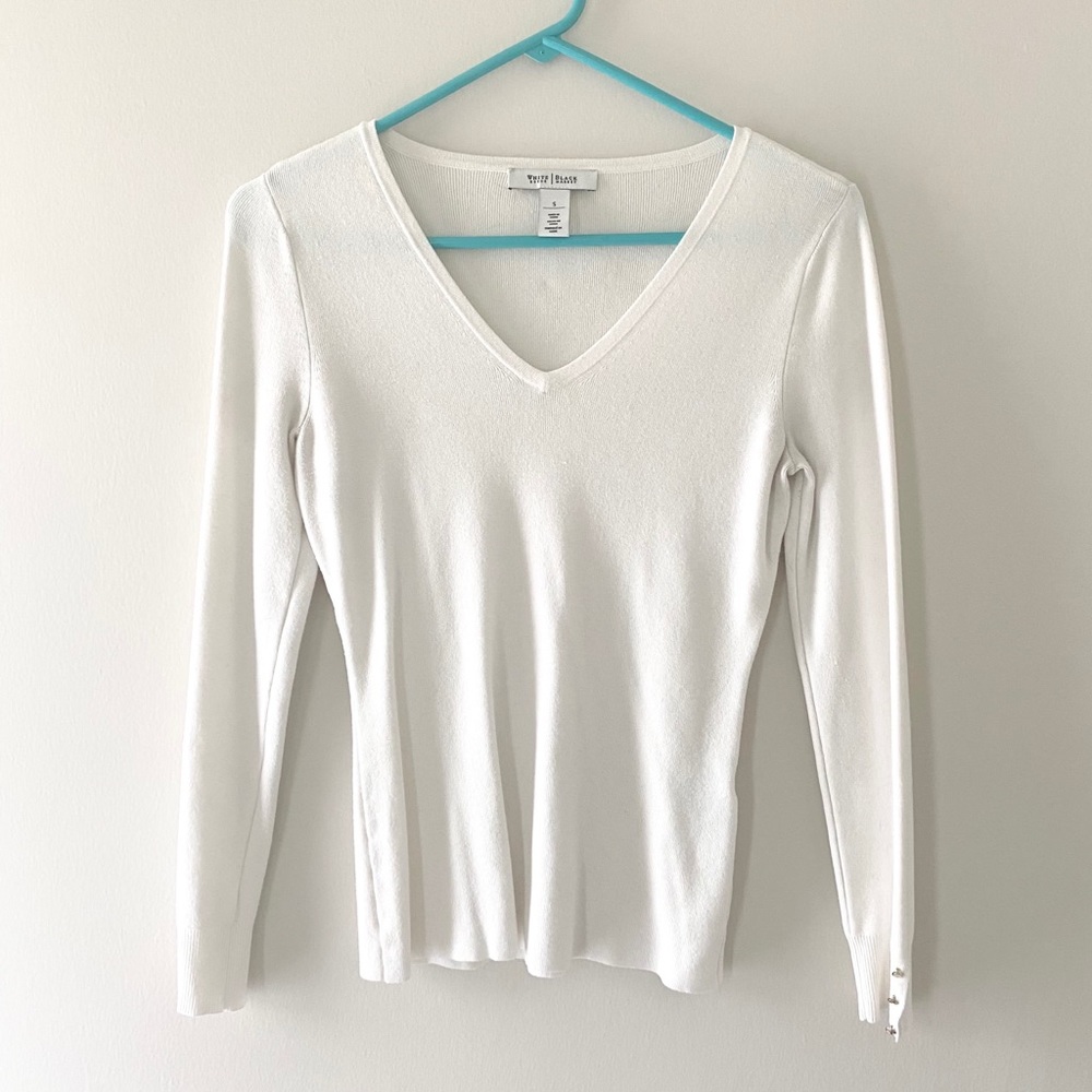 Gorgeous White House Black Market Sweater
